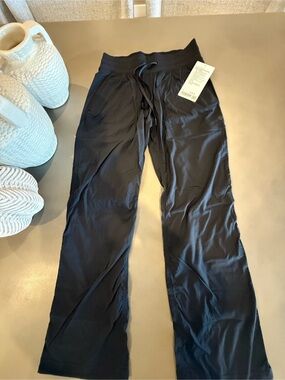 Lululemon Dance Studio Mid-Rise Pant - Short Black Short Pants Size 4